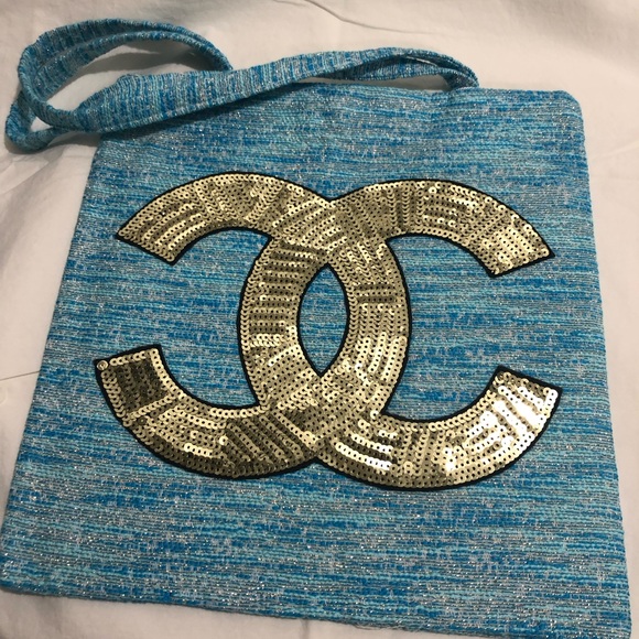 CHANEL Handbags - NWT CHANEL Tweed Gold CC Logo Purse